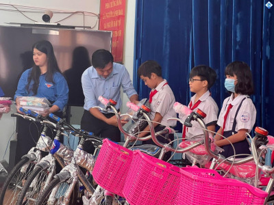 HỌC BỔNG TIẾP SỨC ĐẾN TRƯỜNG NĂM HỌC 2023 - 2024