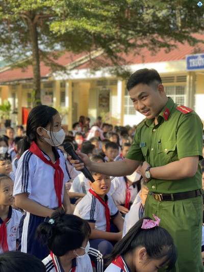 TUYÊN TRUYỀN AN TOÀN GIAO THÔNG CHO HỌC SINH TRƯỜNG TIỂU HỌC AN SƠN