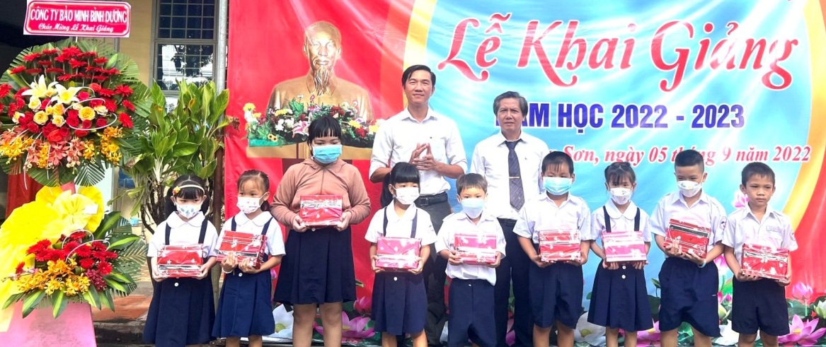 khai giang 2022-2023